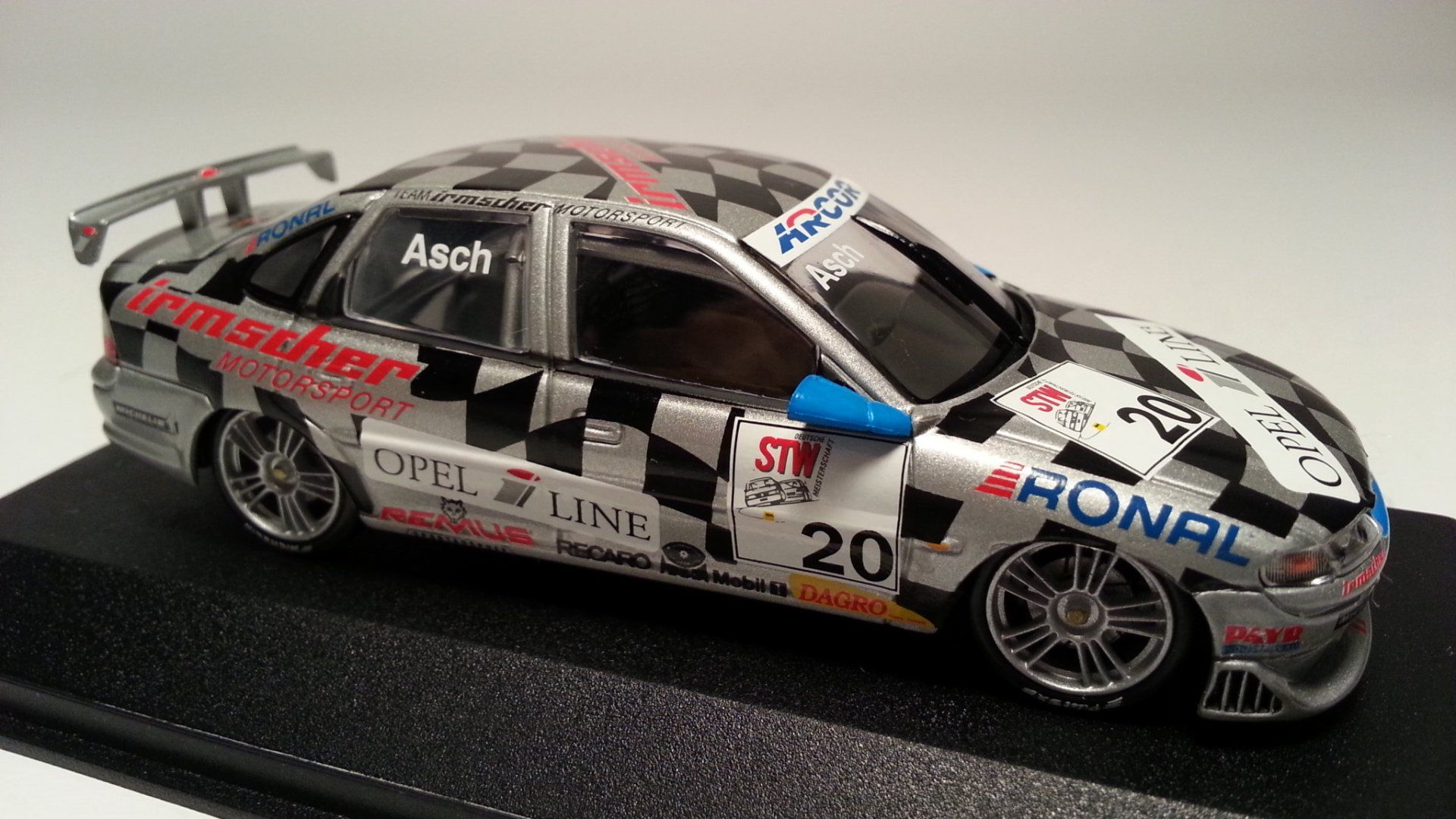 BTCC 1997, #8 John Cleland, Vauxhall Vectra, Team Vauxhall Sport, Onyx XT082