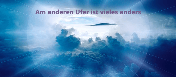 Wolkenlandschaft mit Licht am Ende des Tunnels