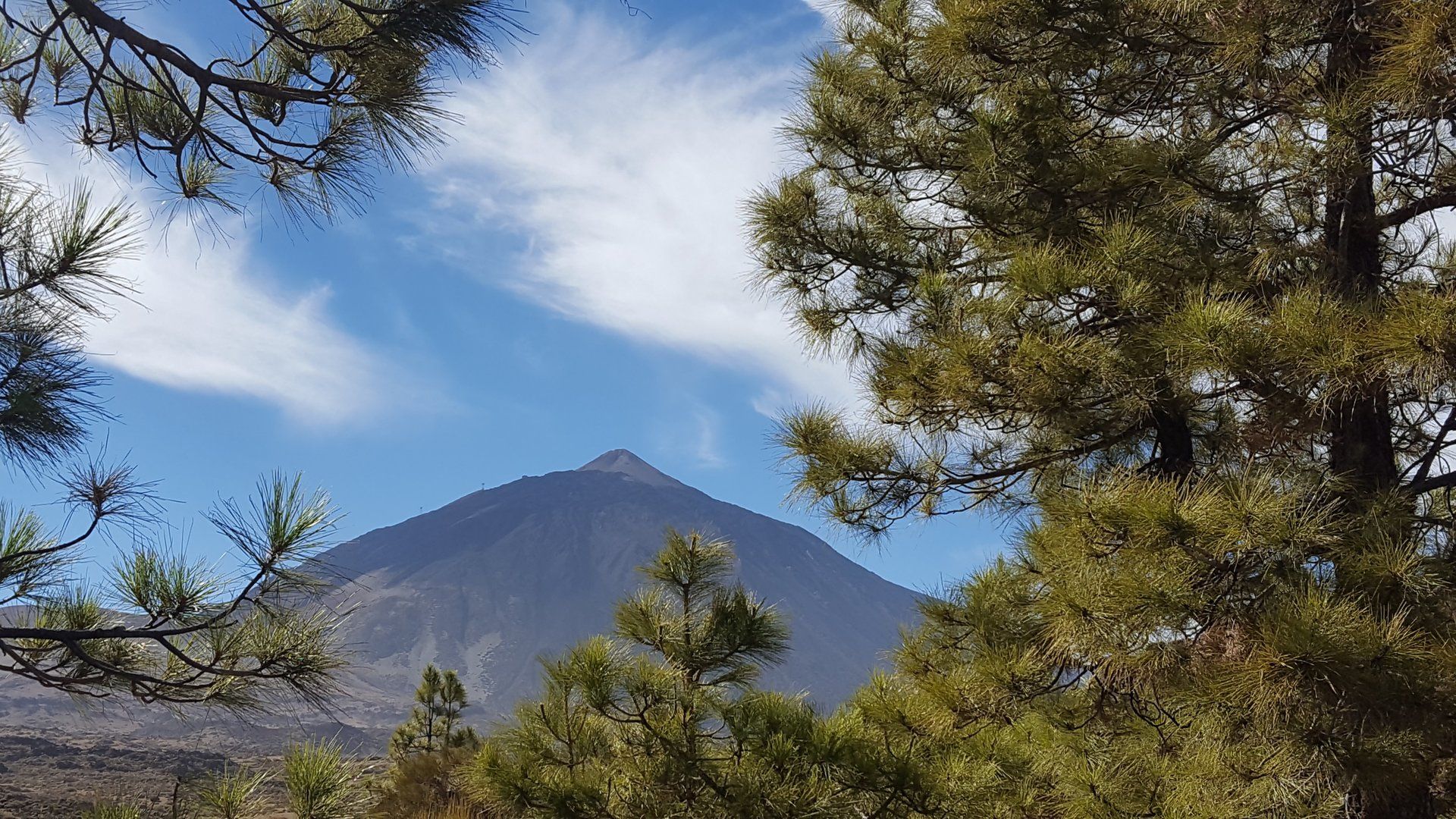 Inyecciones de magma en profundidad y llenado de cámaras magmáticas.