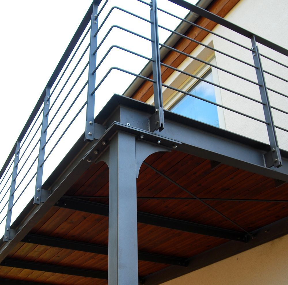 Stahlbalkon mit Zierelementen 1