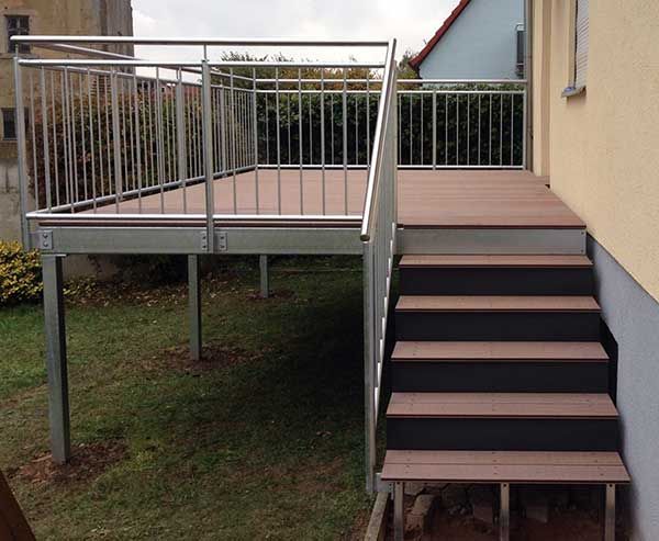 Balkon aus Stahl mit Treppe6
