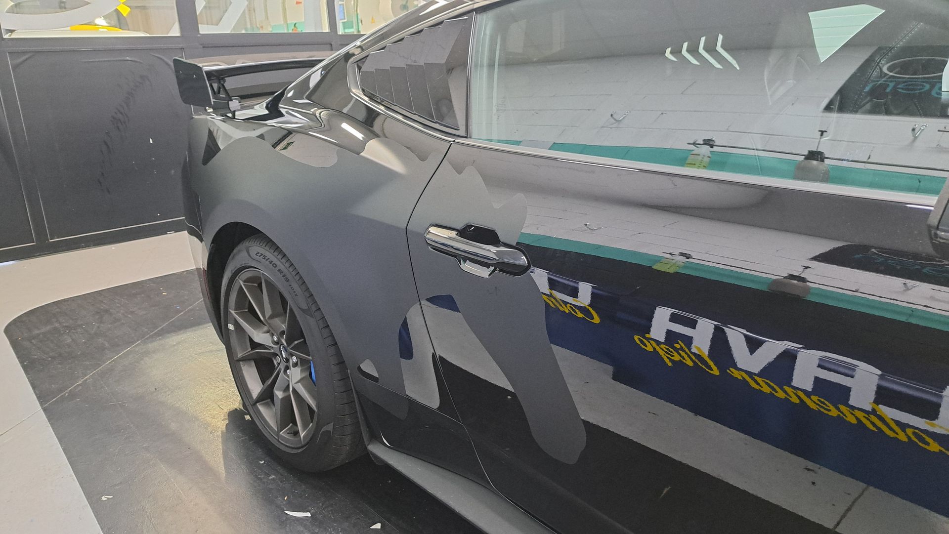 El car wrapping se ha convertido en una técnica popular para personalizar vehículos.