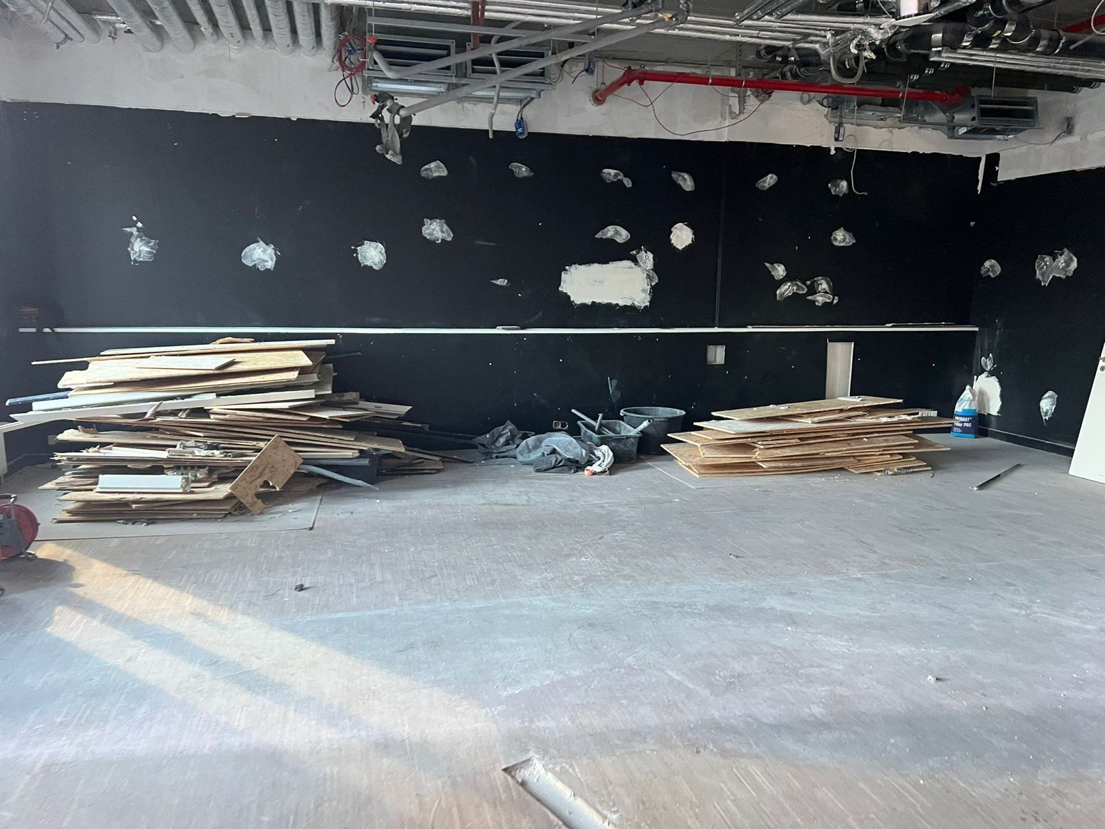 Ein Raum vor der Sanierung