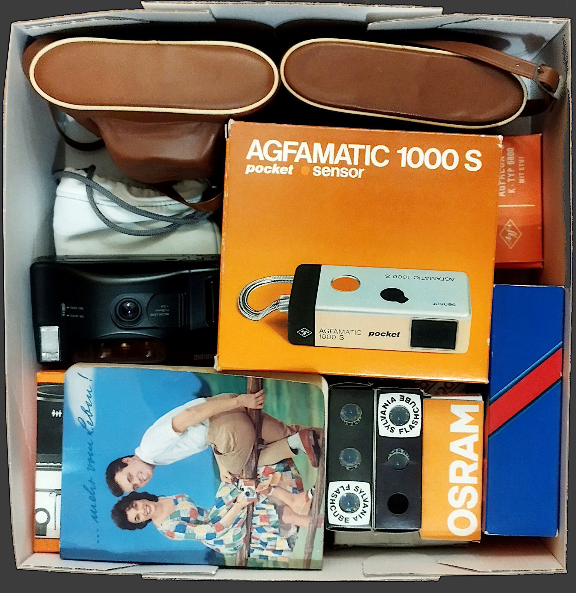 Blick in die Tortenschachtel - fotografischer Inhalt für das kleine Museum, 2024 Blick in die Tortenschachtel - fotografischer Inhalt für das kleine Museum, 2024