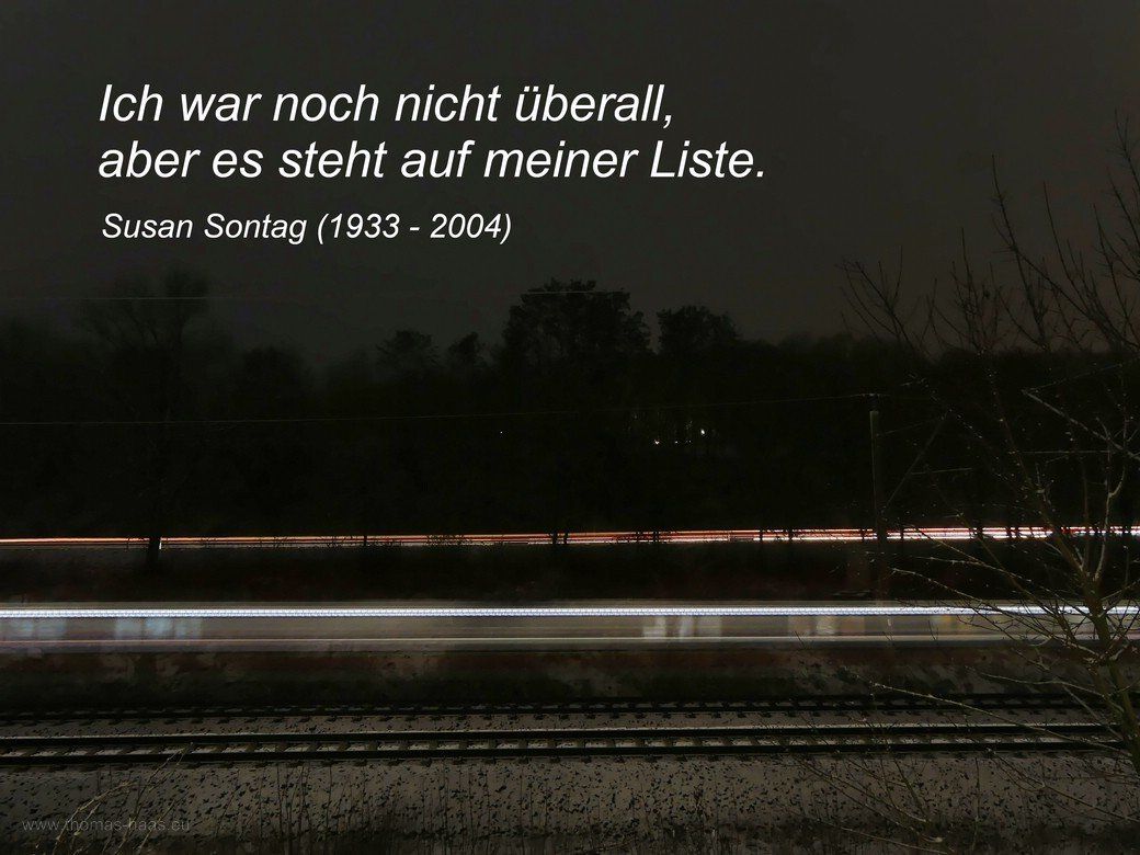 Langzeitbelichtung, Straße und Schiene, Dezember 2020 Langzeitbelichtung, Straße und Schiene, Dezember 2020