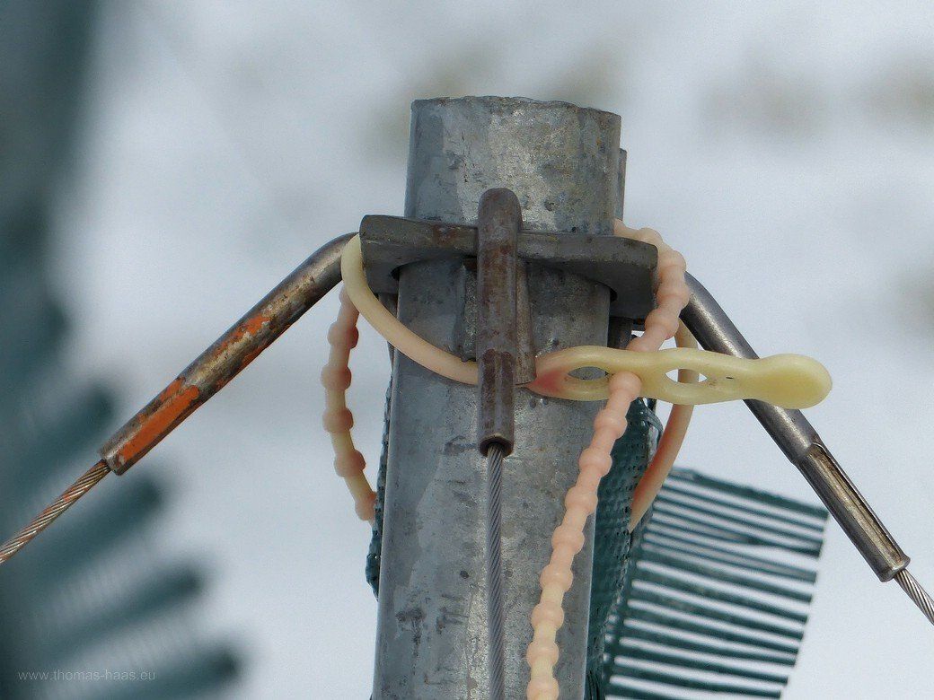 Materialmix am Schneefangzaun, Pfosten, 2020 Materialmix am Schneefangzaun, Pfosten, 2020