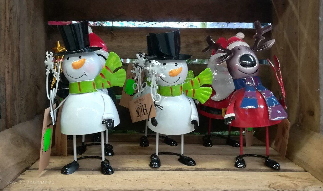 Der Schneemann rückt im Regal nach vorne... Der Schneemann rückt im Regal nach vorne...