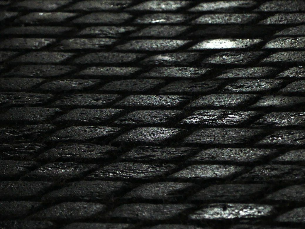 Dunkle Zeiten - Hofpflaster im Gegenlicht... Dunkle Zeiten - Hofpflaster im Gegenlicht...