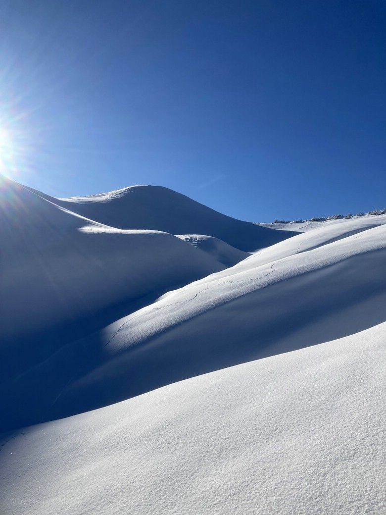 Perfektes Wetter und frischer Pilverschnee! © by Yannick Musch, 2022 Perfektes Wetter und frisches Pulver! Yannick Musch, 2022
