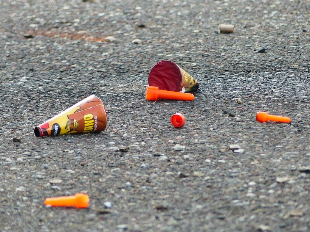 Reste vom Feuerwerk, Jahreswechsel 22/23 Reste vom Feuerwerk, Jahreswechsel 22/23