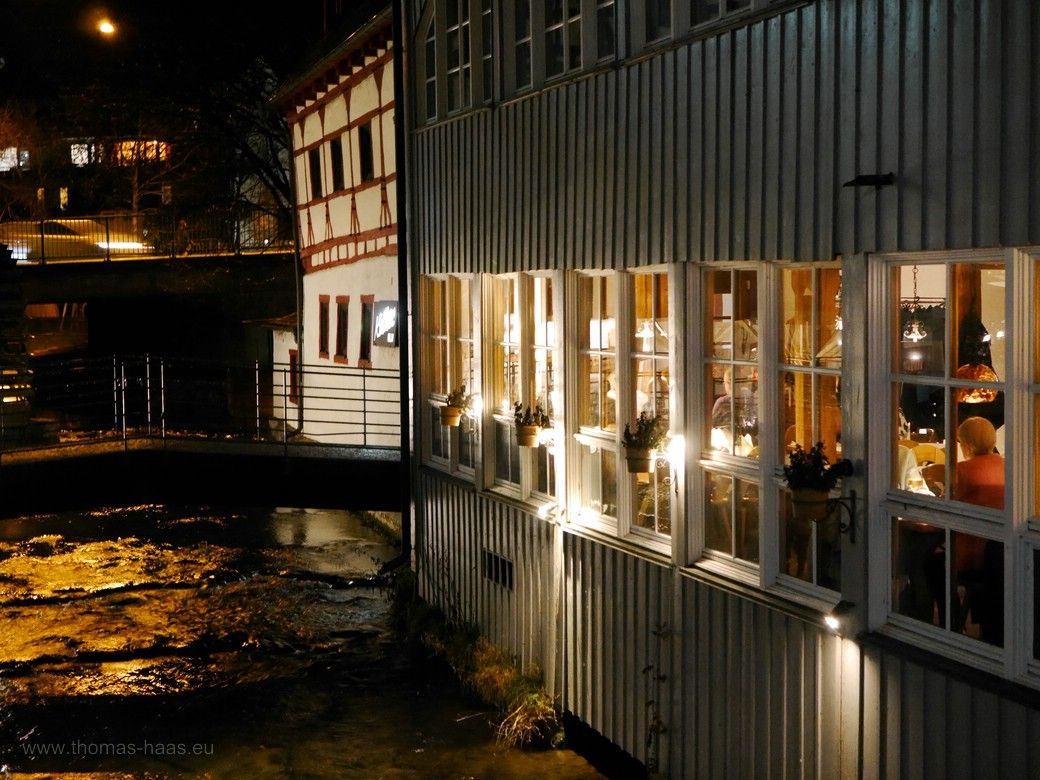 Ulm, Fischerviertel, Abendstimmung und alte Architektur... Das einladend warme Licht im Fischerviertel, Ulm, 2023