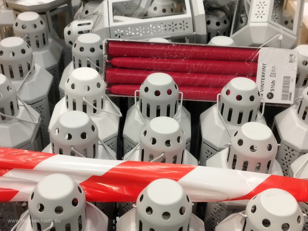 Entweihnachtung im Möbelhaus, Dezember 2024 Entweihnachtung im Möbelhaus, Dezember 2024