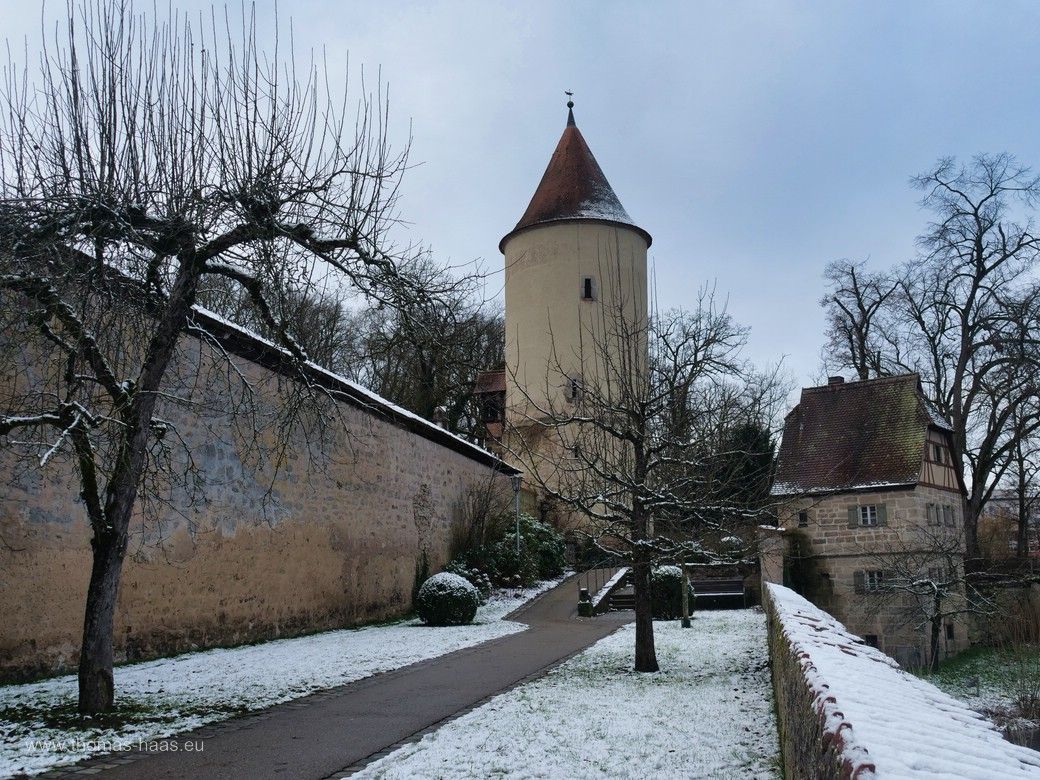 Faulturm und Parkwächterhäuschen... Faulturm und Parkwächterhäuschen...
