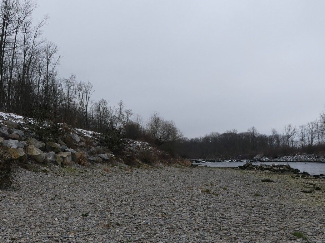 Niedrigwasser, im Flussbett der Iller, Januar 2023 Niedrigwasser, im Flussbett der Iller, Januar 2023