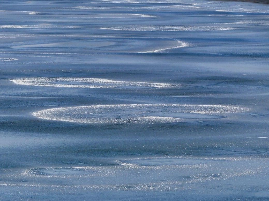 Strenger Frost auf zugefrorenen 