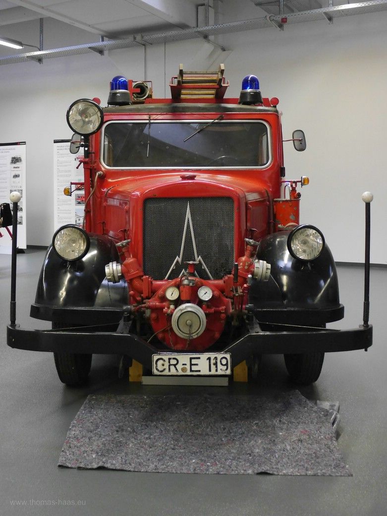 Historisches Feuerwehrfahrzeug vor der Bearbeitung, 2023
