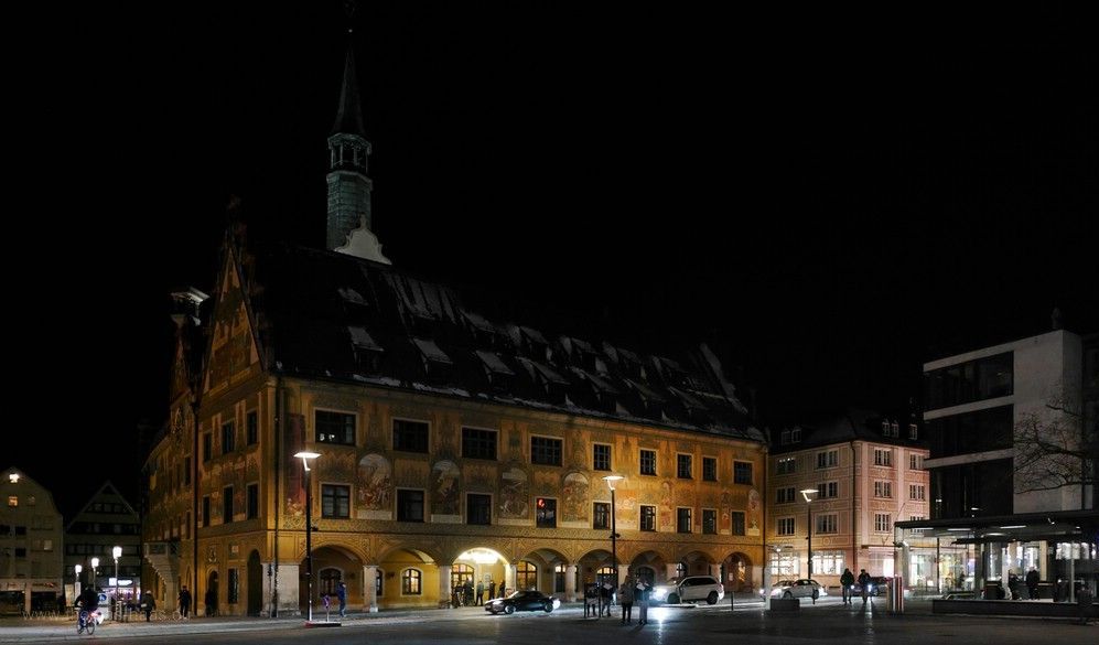 Das Rathaus in Ulm, sechs Motive aus der Hand wurden gestiched, Februar 2023