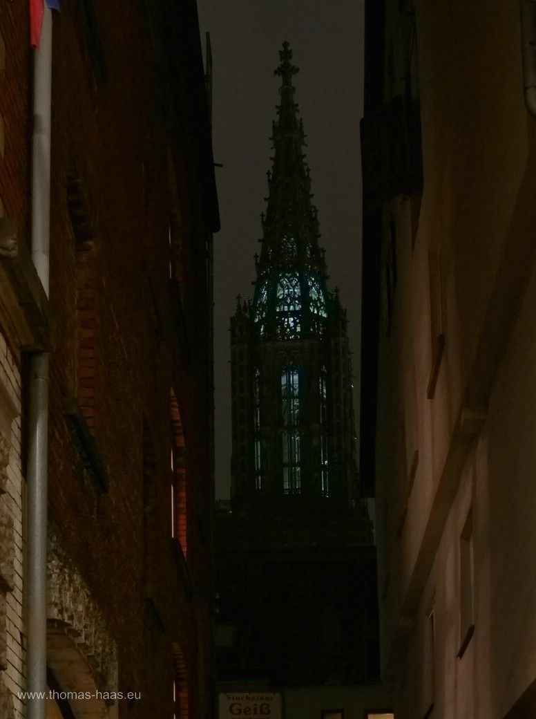 Durchblick; Der Münsterturm, von der Herrenkellergasse aus gesehen - Jan. 2025 Durchblick; Der Münsterturm, von der Herrenkellergasse aus gesehen - Jan. 2025