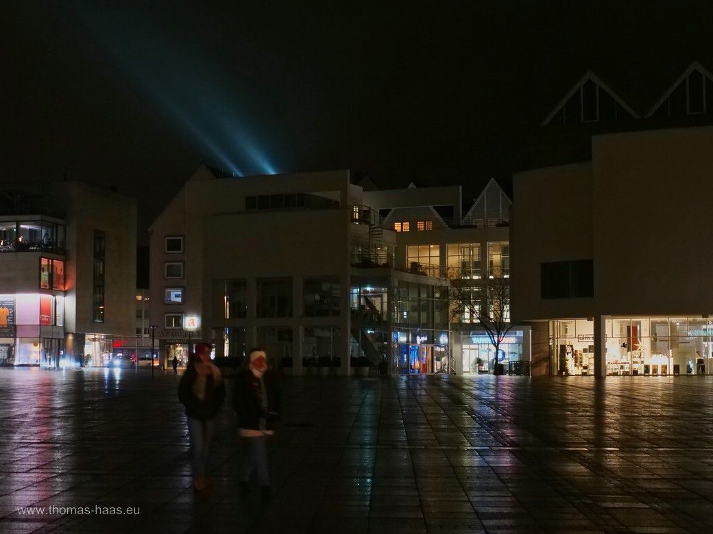 Ulm bei Nacht im Januar 2025 - Der Münsterplatz mit dem Stadthaus... Ulm bei Nacht im Januar 2025 - Der Münsterplatz.