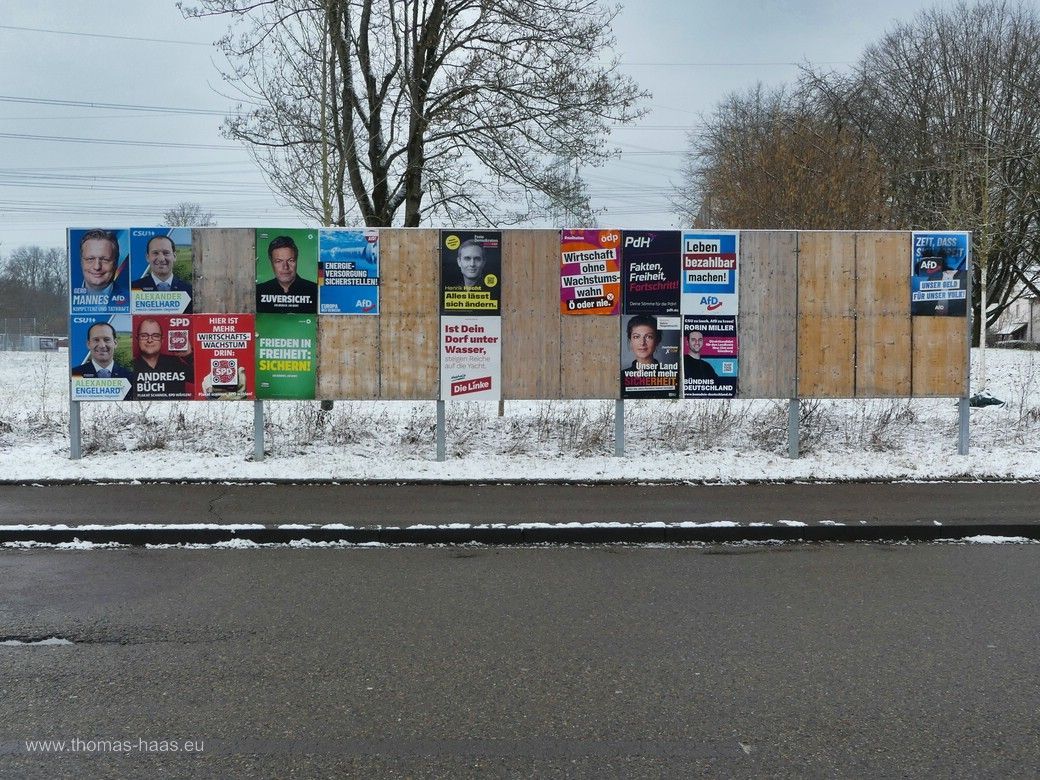 Plakatwand zur BTW 2025. hier am 14.02.2025 in Vöhringen. Plakatwand zur BTW 2025. hier am 14.02.2025 in Vöhringen.