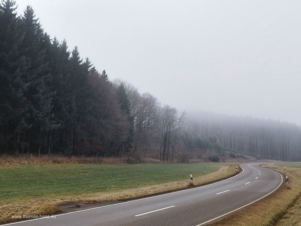 Die Illertisser Straße aus Meßhofen kommend... Die Illertisser Straße aus Meßhofen kommend...