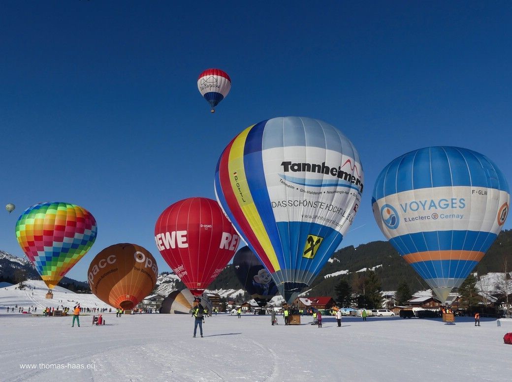 Farbige Ballons und strahlend blauer Himmel - Tannheimer Tal beim Festival, 2026 Das Ballonfestival im Tannheimer Tal, 2026