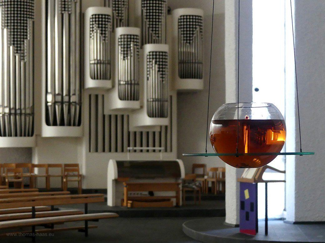 Das ewige Licht am Tabernakel in St. Vinzenz, Untermarchtal, 2021 Das ewige Licht am Tabernakel in St. Vinzenz, Untermarchtal, 2021