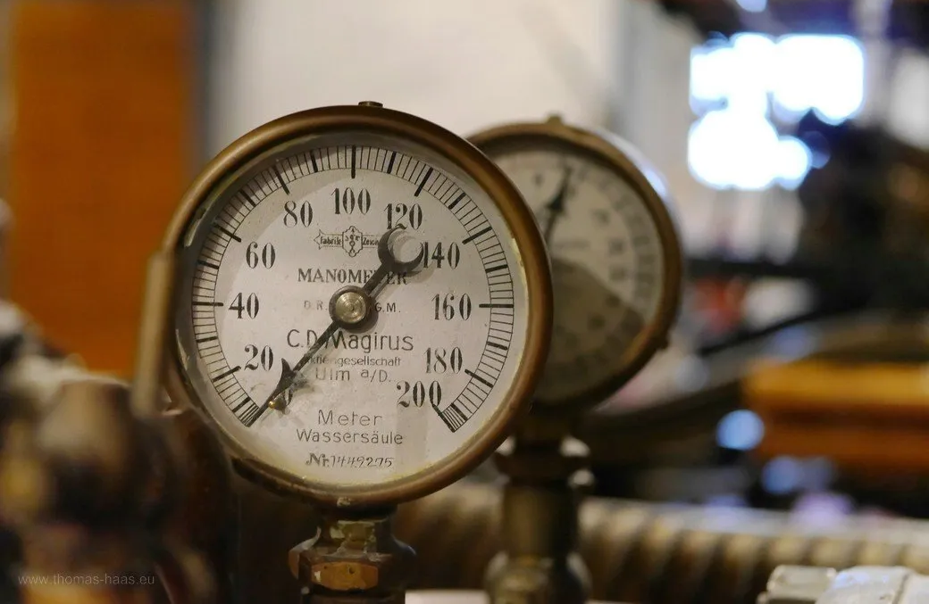 Manometer von Magirus in Ulm Manometer von Magirus in Ulm