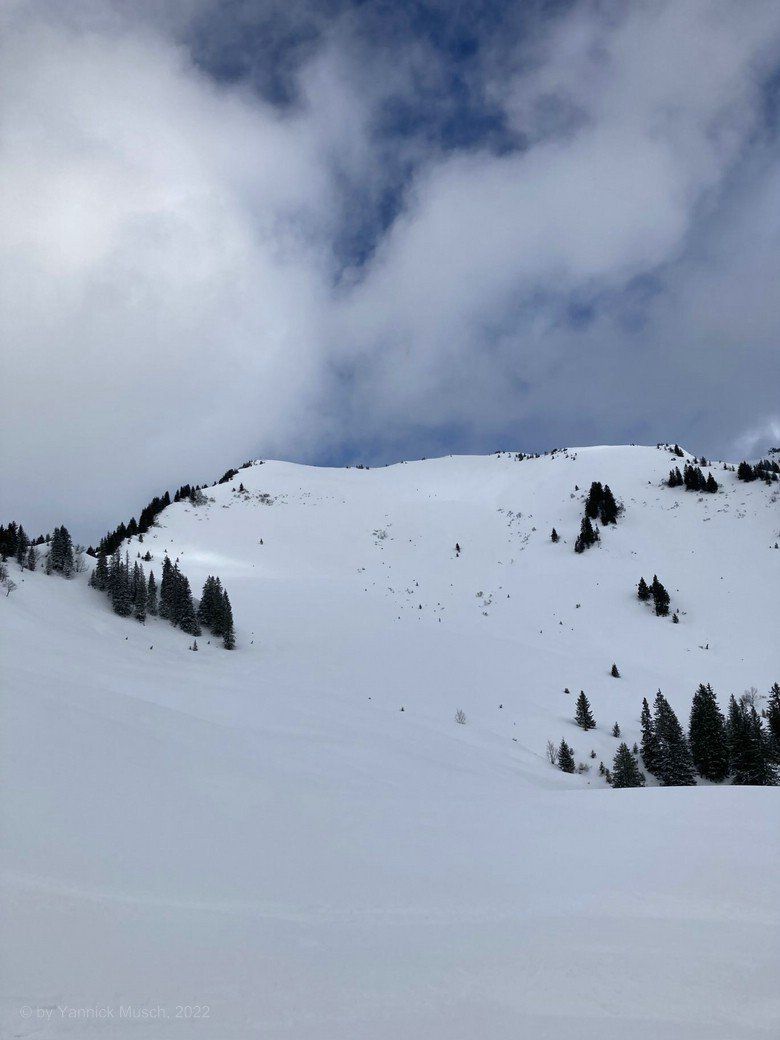 Blick auf den Gipfel des Gehrenfalben - © by Yannick Musch, 2022 Blick auf den Gipfel des Gehrenfalben