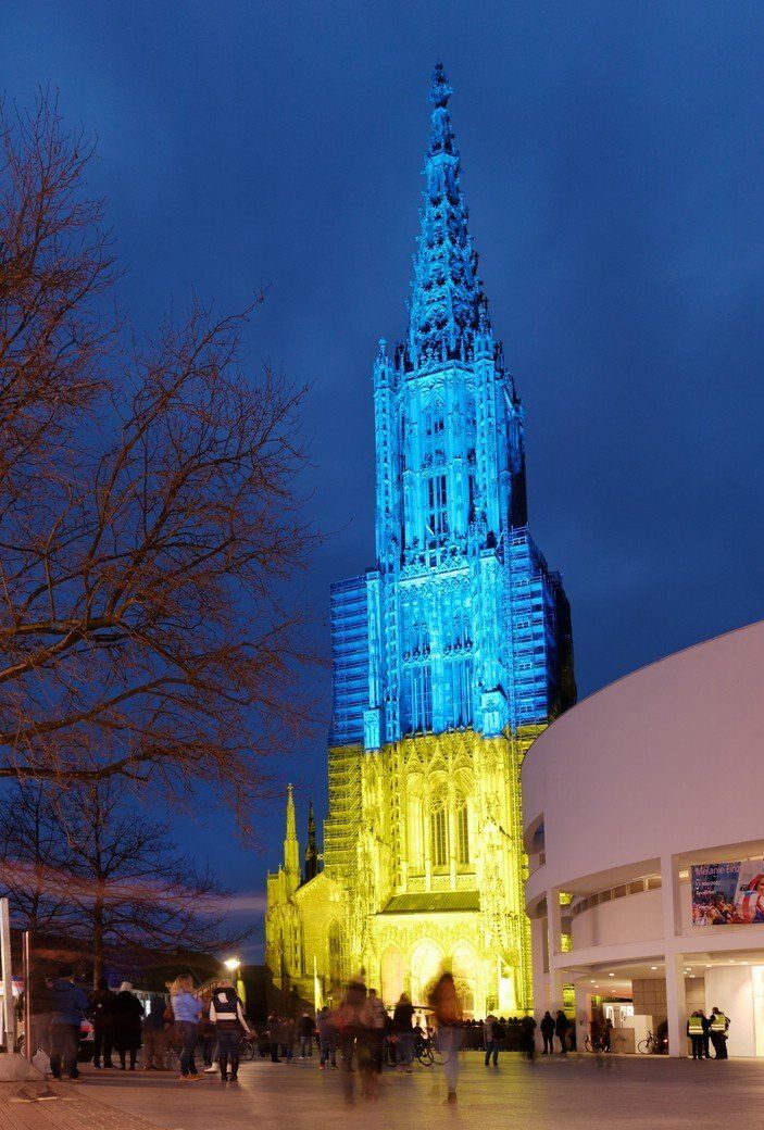 Das Münster in Ulm am 02.03.2022 Das Ulmer Münster in den Farben der Ukraine, 02.03.2022