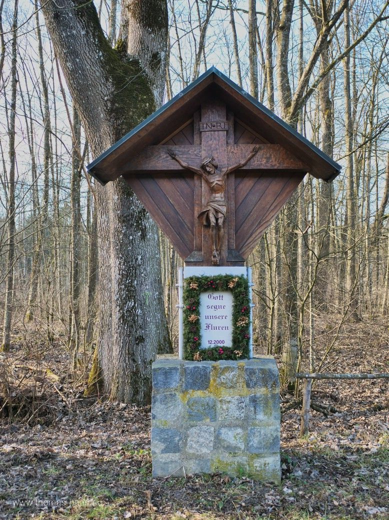 Feldkreuz am Waldrand Feldkreuz aus jüngerer Geschichte (12/2000)