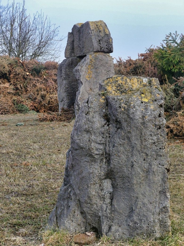 Ein Stein und das Tor, Sonnwendplatz, Ulm Ein Stein und das Tor, Sonnwendplatz, Ulm