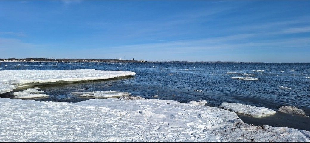 Von Anke Werner gibt es Ostsee-Eisschollen... © by Anke Werner, Hamburg Von Anke Werner gibt es Ostsee-Eisschollen... © by Anke Werner, Hamburg