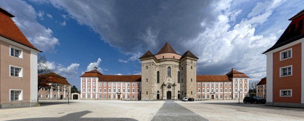 Ulm-Wiblingen, Klosterhof mit St. Martin, 2021 Wiblingen, Klosterhof mit St. Martin, 2021