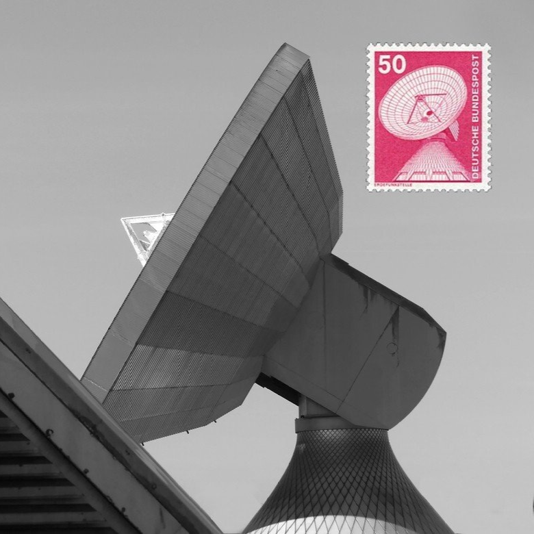 Das Motiv und die Briefmarke... Parabolantenne in Raisting, 2022