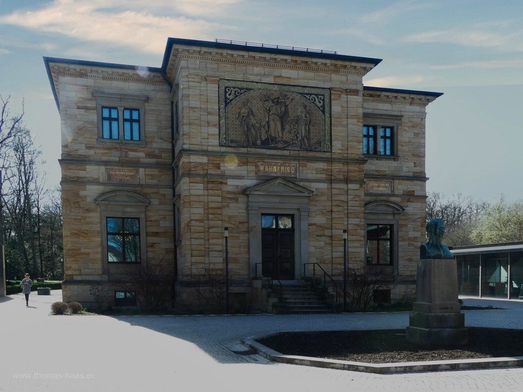 Haus Wahnfried, Vorderseite im Gegenlicht, 2023 Haus Wahnfried, Vorderseite im Gegenlicht, 2023