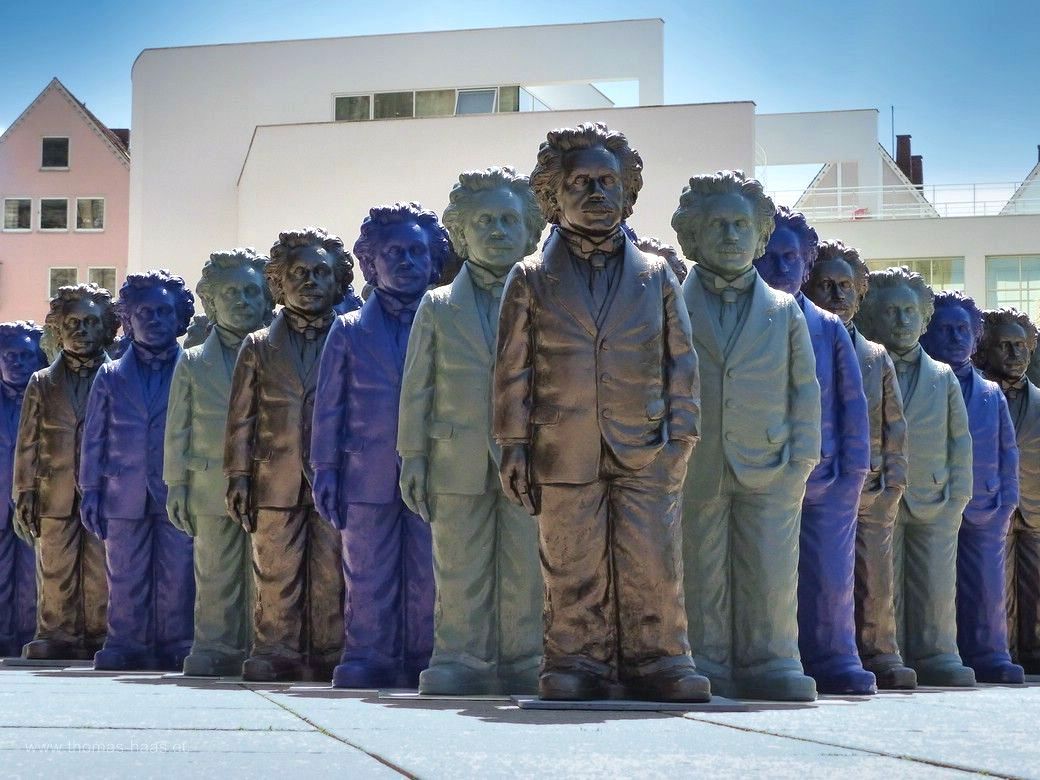 Hörl-Einsteins vor dem Stadthaus Ulm, 2018 Hörl-Einsteins vor dem Stadthaus Ulm, 2018