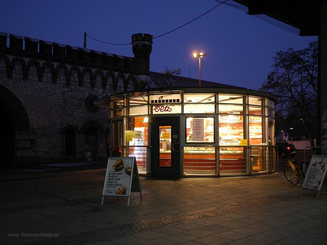 Bäcker-Pavillon am Ehinger Tor, Morgendämmerung, 2023 Bäcker-Pavillon am Ehinger Tor, Morgendämmerung, 2023
