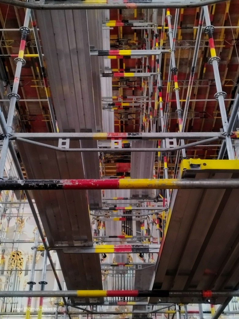 Gerüste in der Klosterkirche Roggenburg, April 2025 Gerüste in der Klosterkirche Roggenburg, April 2025