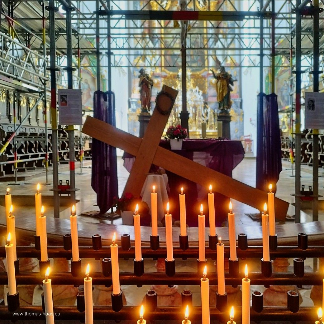 Der Ostergruß aus Langenau und Roggenburg, hier die im Innenraum komplett eingerüstete Klosterkirche... Der Ostergruß aus Langenau und Roggenburg, hier die im Innenraum komplett eingerüstete Klosterkirche...