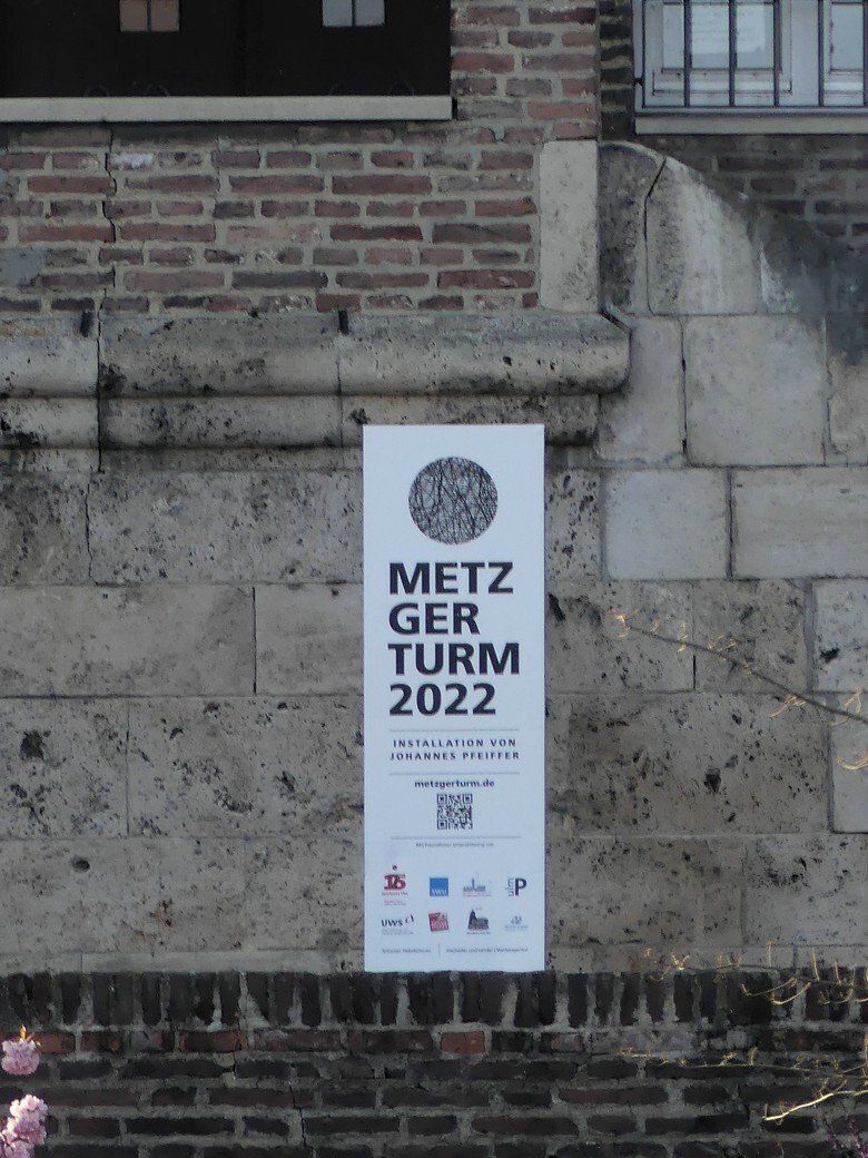 Der Hinweis auf die Installation... Der Hinweis auf die Installation...