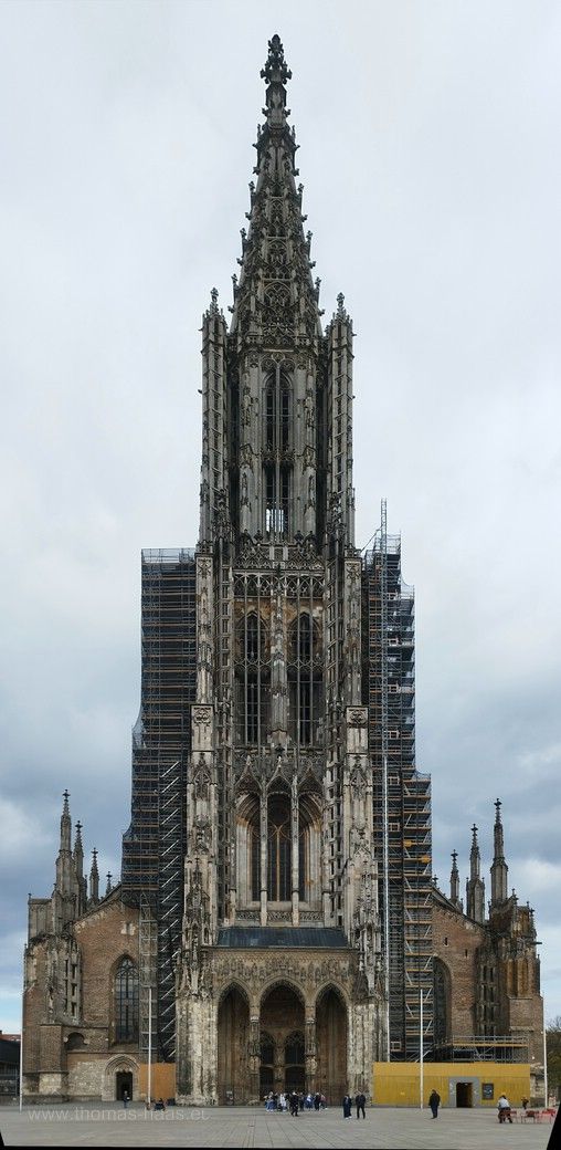 Das Münster am Abend, Westfassade, Hauptturm, 2023