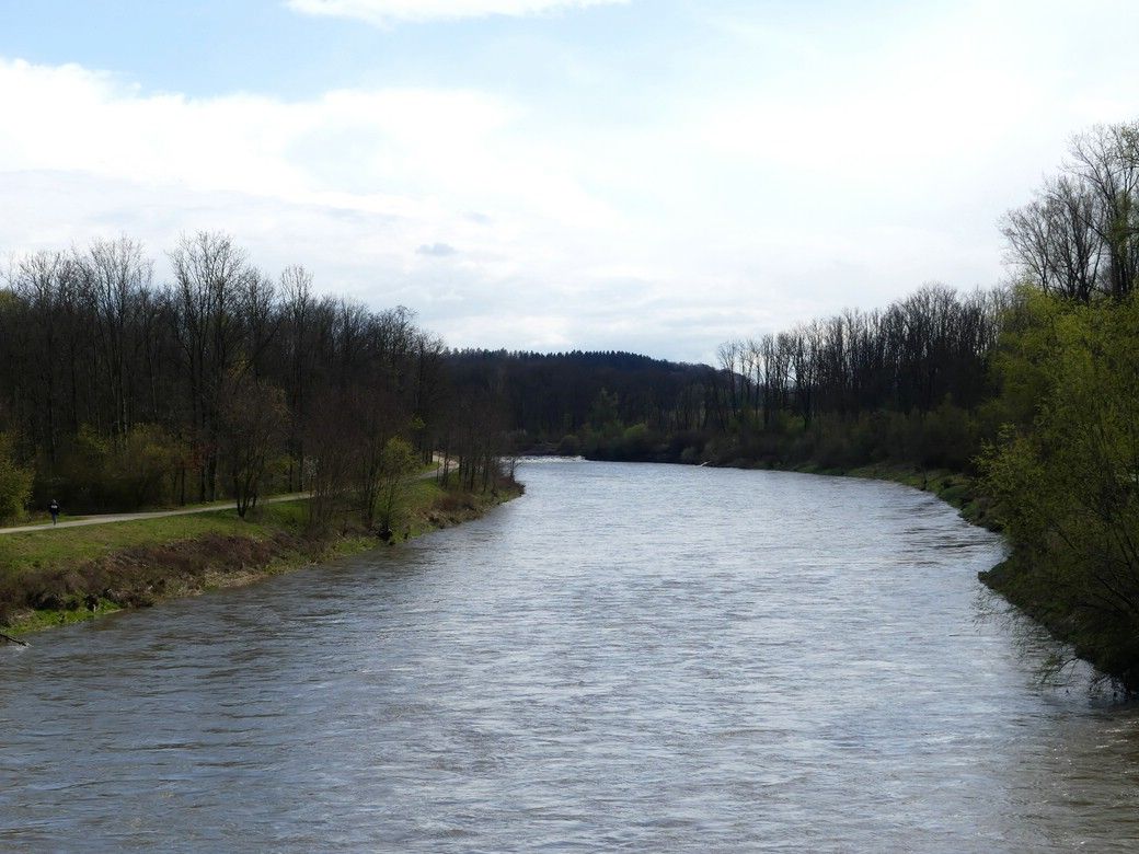 Die Iller führt mächtig Wasser... - April 2023 Die Iller führt mächtig Wasser... - April 2023