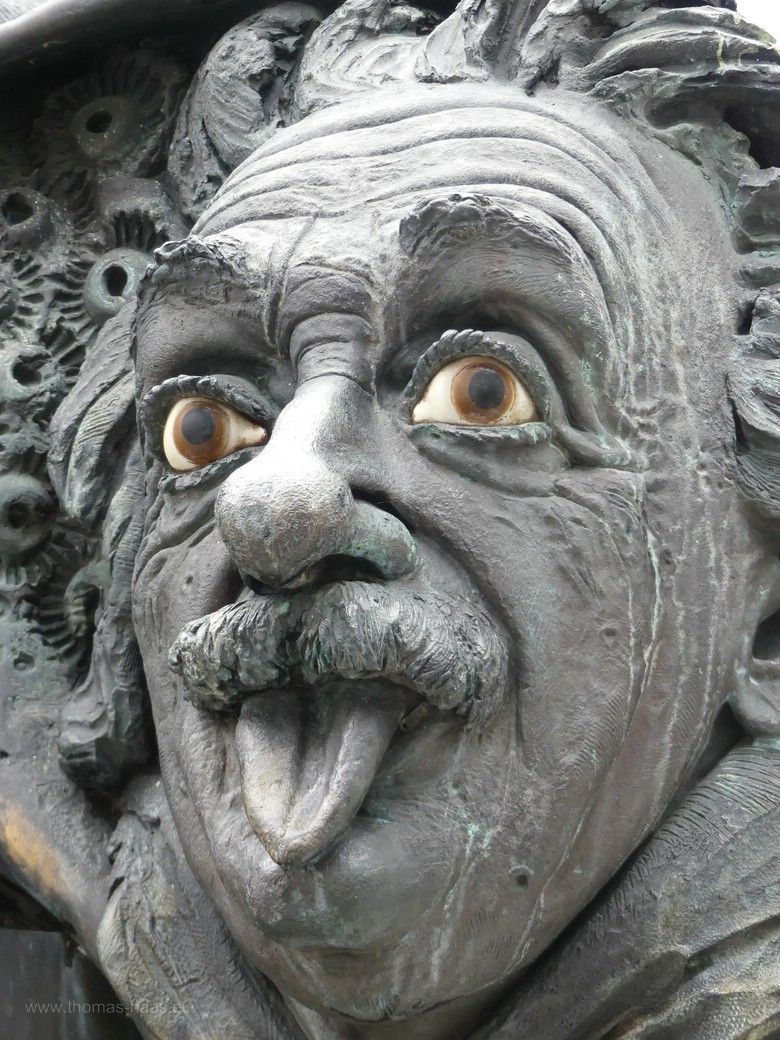 Einstein-Brunnen vor dem Zeughaus, Ulm, 2023 Einstein-Brunnen vor dem Zeughaus, Ulm, 2023