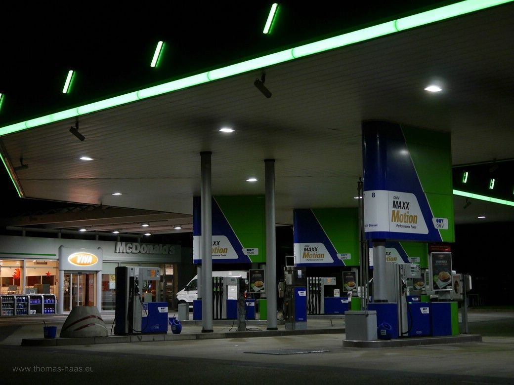 Autohof an der A7 bei Nacht, 2023 Autohof an der A7 bei Nacht, 2023