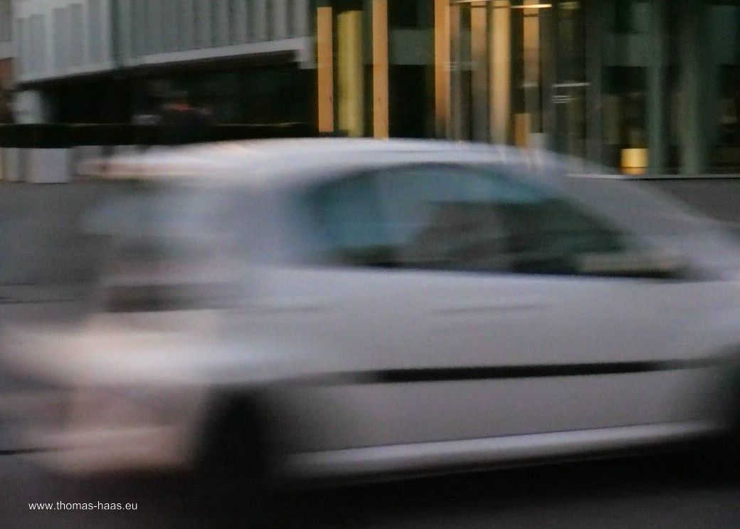 Bewegung: Kurz vor der Abstraktion, Pkw und Architektur... Bewegung: Kurz vor der Abstraktion, Pkw und Architektur...