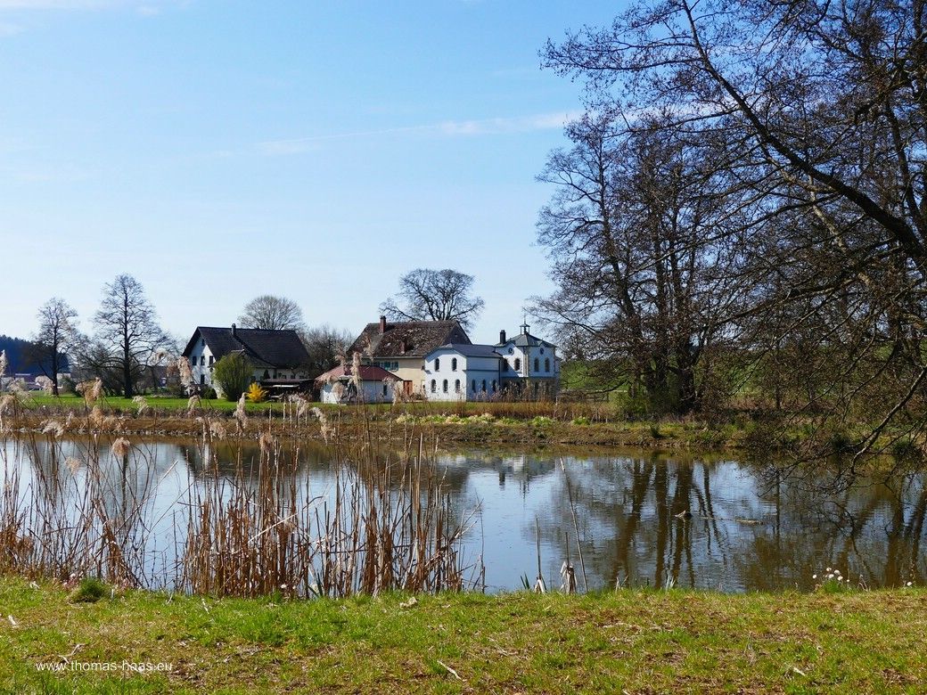 Die Turmuhrenfabrik Pechmann am Stiftweiher in Roggenburg, 2025
