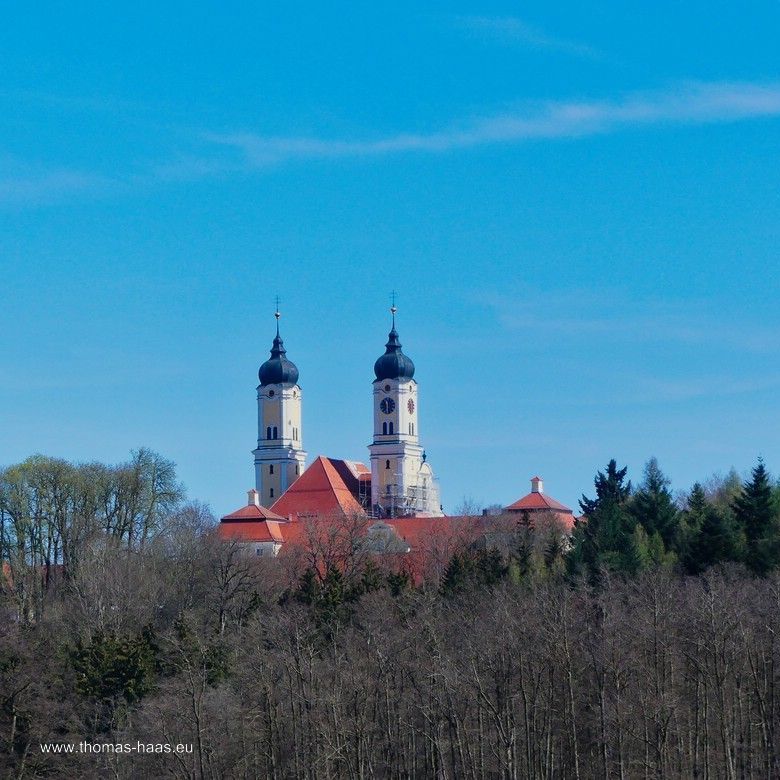 Kloster Roggenburg von Meßhofen aus gesehen, April 2025 Kloster Roggenburg von Meßhofen aus gesehen, April 2025