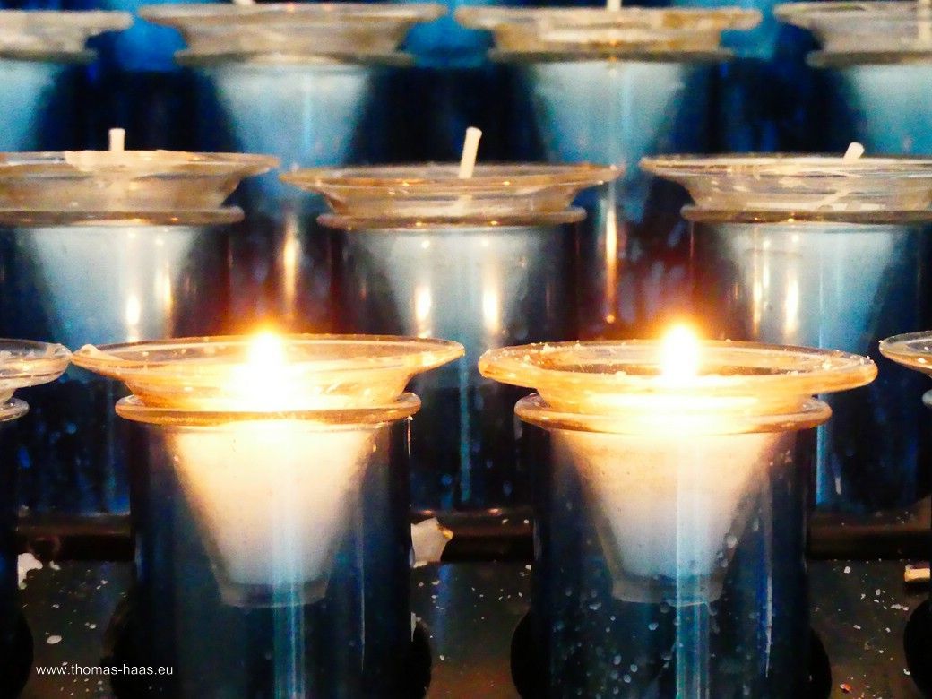 Opferkerzen, Wannenkapelle... Opferkerzen, Wannenkapelle...