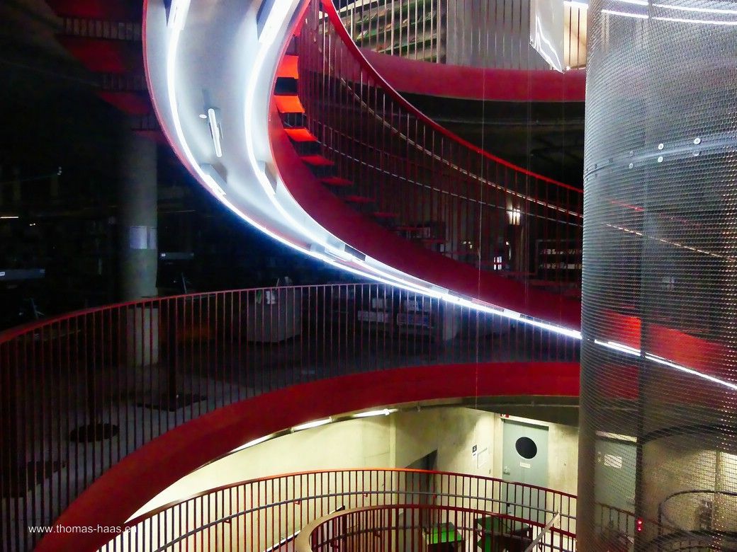 Treppe der Zentralbibliothek Ulm, Architekturführung 2025 Treppe der Zentralbibliothek Ulm, Architekturführung 2025